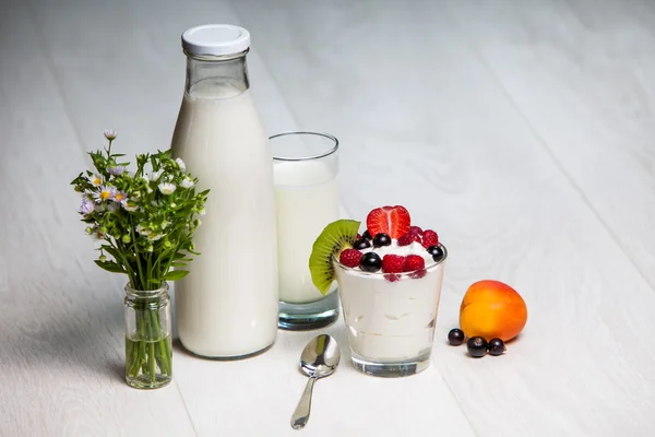 Glas van yoghurt — Stockfoto