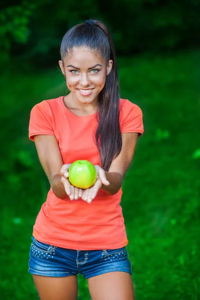 Young beautiful brunette woman holding apple — Stock Photo, Image