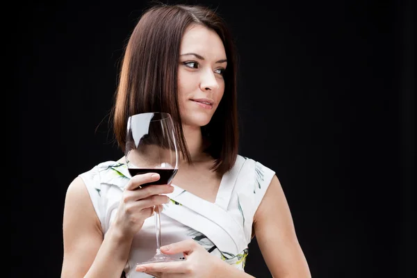 Şarap kadehi tutan kadın. — Stok fotoğraf