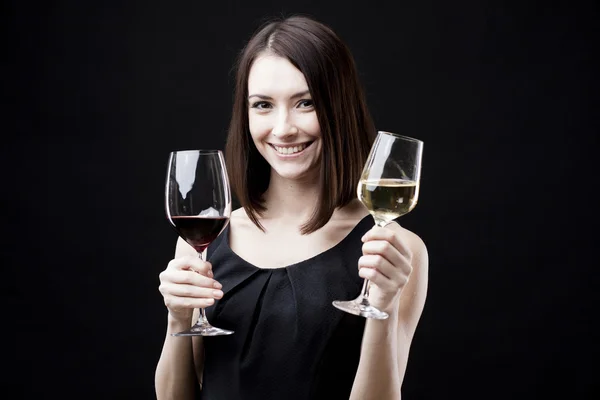 Mujer sosteniendo copa de vino —  Fotos de Stock