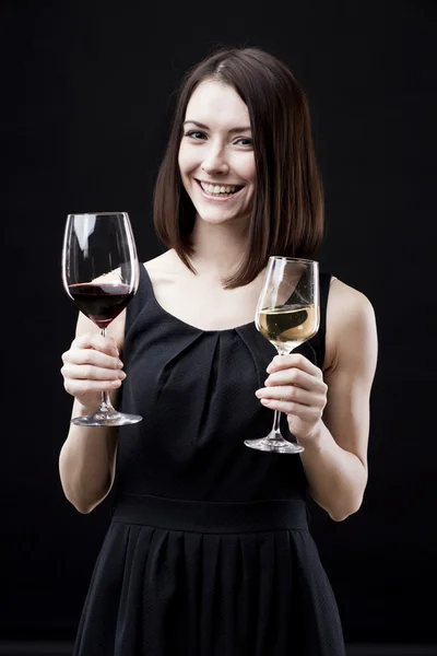Femme tenant verre de vin — Photo
