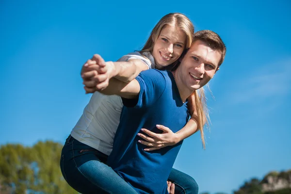 Happy young people outdoors — Stock Photo, Image