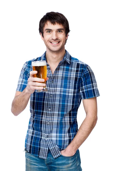 Hombre con vaso de cerveza aislado en blanco — Foto de Stock