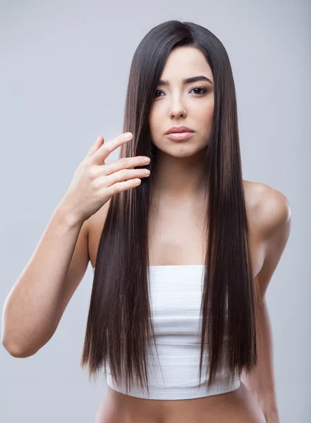 Beautiful Brunette Girl with Healthy Long Hair — Stock Photo, Image