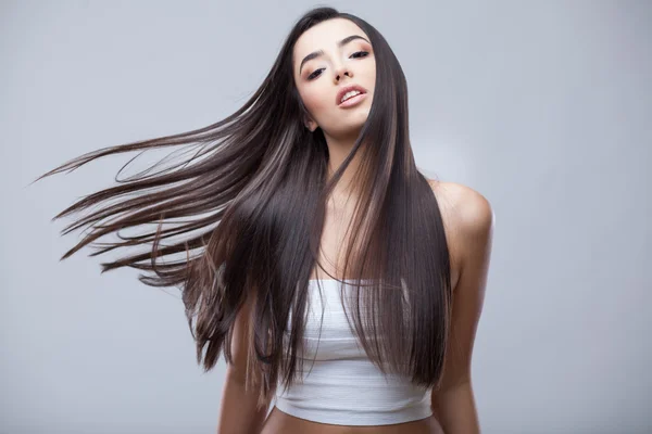 Szép barna lány, az egészséges hosszú hair — Stock Fotó