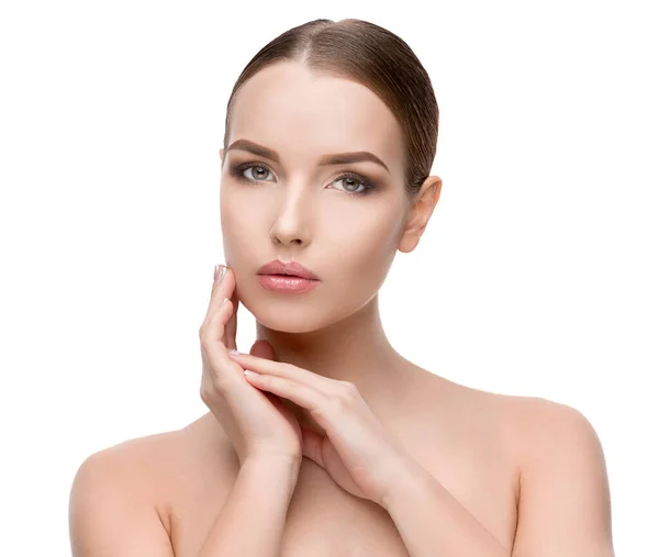 Schöne junge Frau mit sauberer frischer Haut isoliert auf weißem Hintergrund — Stockfoto