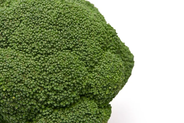 Beyaz arka planda izole edilmiş taze doğal organik brokoli. — Stok fotoğraf
