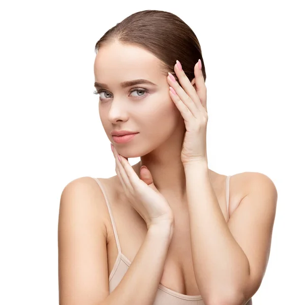 Schöne junge Frau mit sauberer frischer Haut isoliert auf weißem Hintergrund — Stockfoto