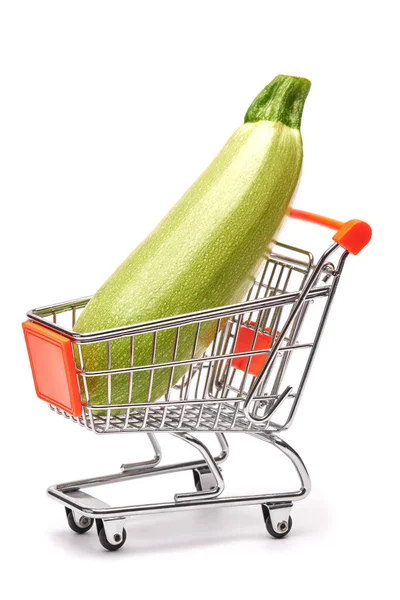 Studio shot di zucchine midollo nel carrello isolato su sfondo bianco — Foto Stock