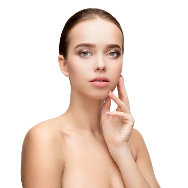 Mooie jonge vrouw met schone verse huid geïsoleerd op witte achtergrond — Stockfoto