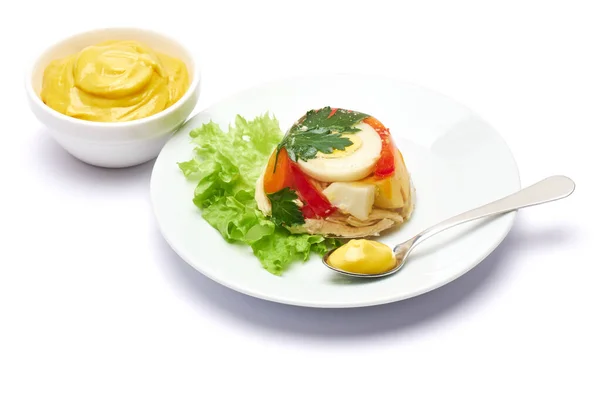 Delicioso pollo aspic en un plato aislado sobre fondo blanco —  Fotos de Stock