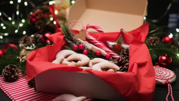 礼品盒里塞满了传统的德国或奥地利香草泡菜饼干 高质量的照片 — 图库视频影像