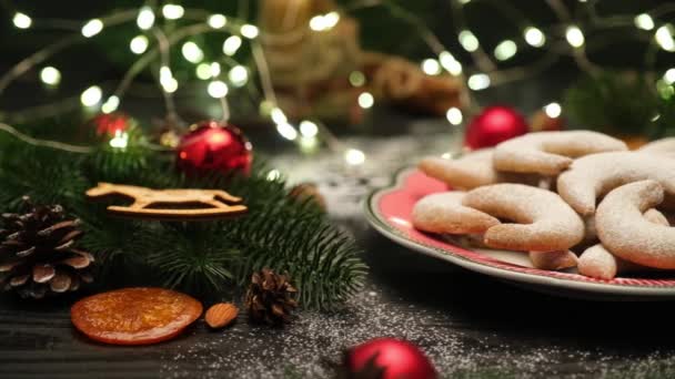 Plate of Traditional German or Austrian Vanillekipferl vanilla kipferl cookies — Stock Video