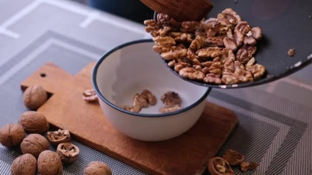 Close-up video of walnut cores poured in ceramic bowl — Vídeos de Stock