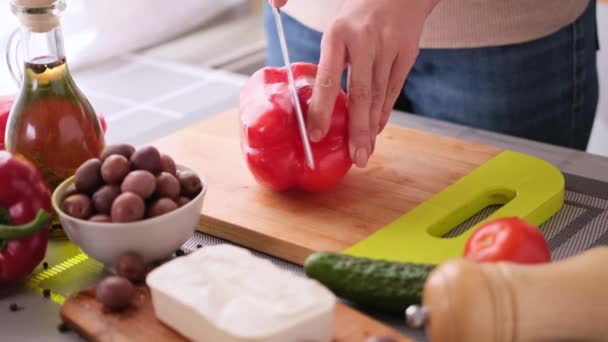 Greek salad preparation series concept - woman cutting red pepper — Stock videók