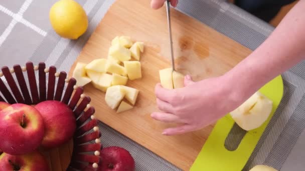 Apple pie preparation series - Cutting Apples for Traditional Homemade Apple Cake — Stock video