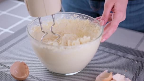 Preparing sweet food dessert in kitchen at home - mixing ingredients in bowl cooking dough — Αρχείο Βίντεο