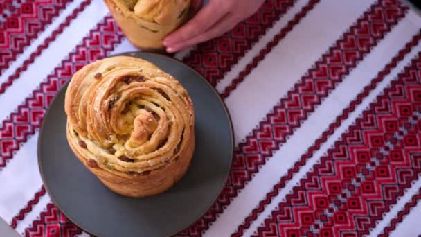 Young woman puts fresh baked easter cake cruffin on kitchen table — Wideo stockowe