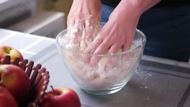 Apple pie preparation series - Kneading and mixing flour in a glass bowl in slow motion — Stock video