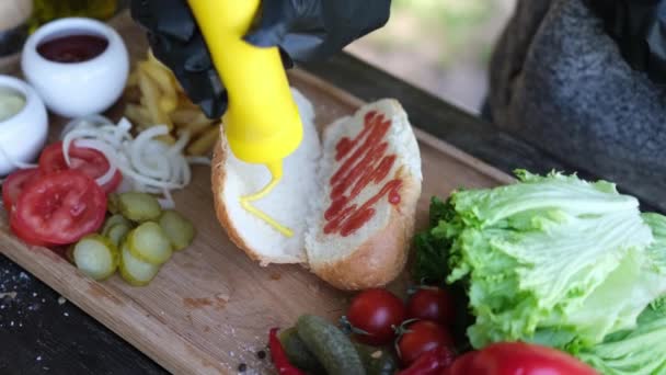 Making Hotdog Woman Pouring Mustard Bun — Stockvideo
