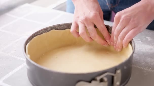 Torta Mele Serie Preparazione Donna Mette Pasta Rotolata Teglia — Video Stock