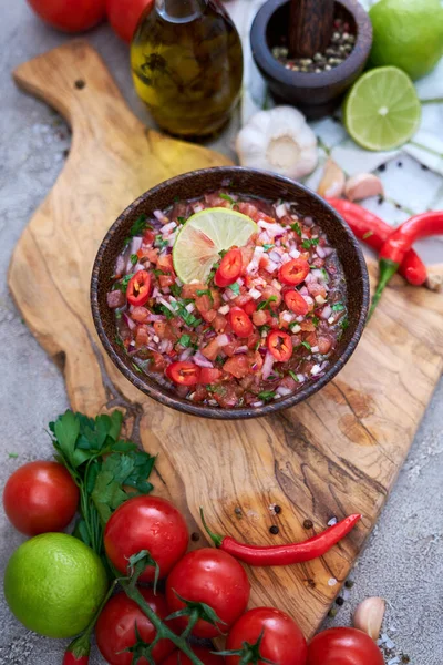 Freshly Made Salsa Dip Sauce Chopped Garlic Tomatoes Onion Wooden — Stock Photo, Image