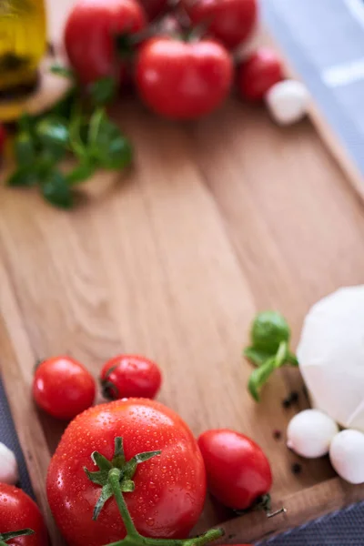 캐프리 샐러드 유리그릇 토마토 모차렐라 — 스톡 사진