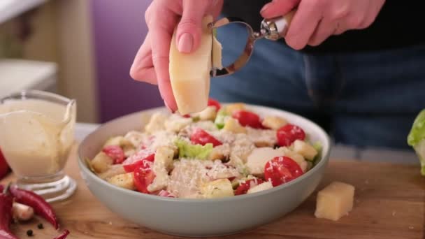Cooking Caesar Salad Deep Cooking Bowl Slicing Parmesan Cheese — Stock Video