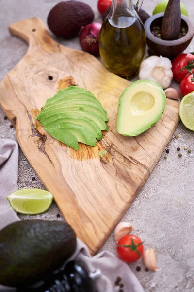 Sliced Avocado Wooden Cutting Board Domestic Kitchen — Photo