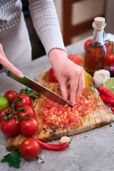 Woman Cutting Chopping Blanched Tomato Knife Wooden Board — Stock Photo, Image