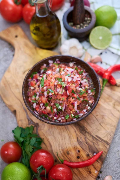 Freshly Made Salsa Dip Sauce Chopped Garlic Tomatoes Onion Wooden — Stock Photo, Image