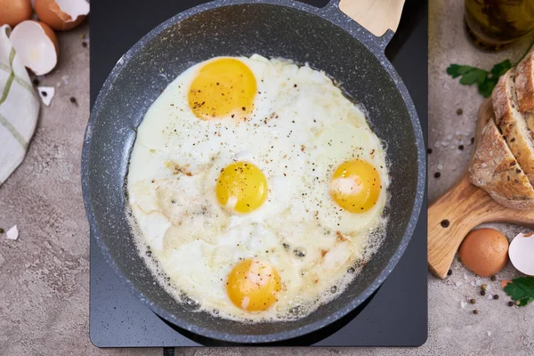 Fried Egg Cast Iron Frying Pan Black Induction Hob — Φωτογραφία Αρχείου