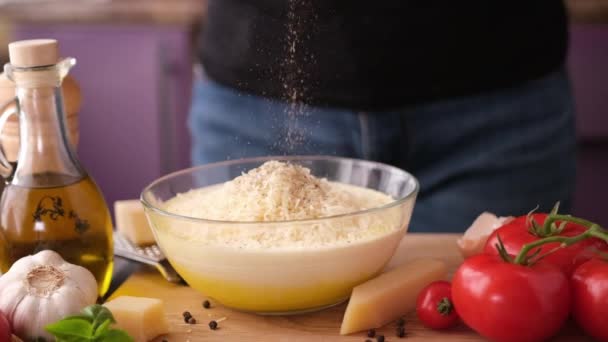 Making Pasta Carbonara Sauce Adding Salt Spices Glass Bowl — стоковое видео