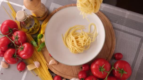 Making Pasta Carbonara Putting Spaghetti Ceramic Dish — Stock Video