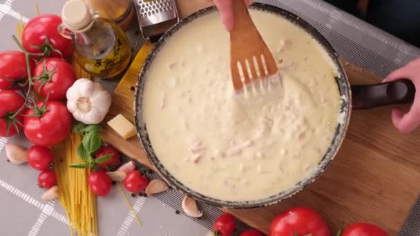 Making Pasta Carbonara Mixing Sauce Made Cream Chopped Pancetta Bacon – Stock-video