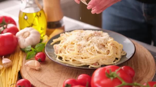 Making Pasta Carbonara Pouring Grated Parmesan Cheese Spaghetti Ceramic Dish — Video Stock