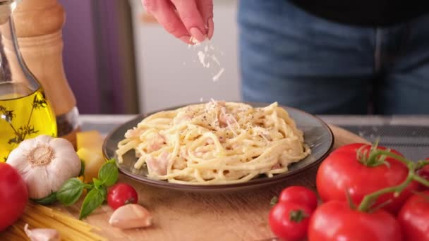 Making Pasta Carbonara Pouring Grated Parmesan Cheese Spaghetti Ceramic Dish — Video Stock