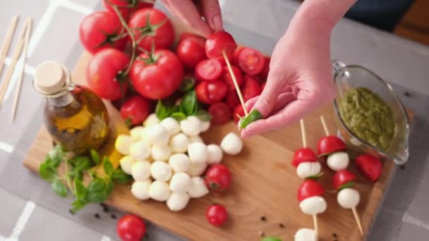 Making Caprese Canapes Sticking Cherry Tomatoes Mozzarella Cheese Balls Skewer — Vídeo de stock