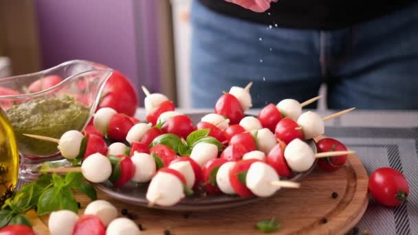 Salting Caprese Canapes Cherry Tomatoes Mozzarella Cheese Balls — Vídeo de Stock