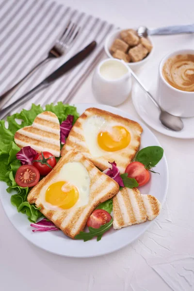 Heart Shaped Fried Egg Toast Bread Cup Fresh Hot Espresso — Zdjęcie stockowe