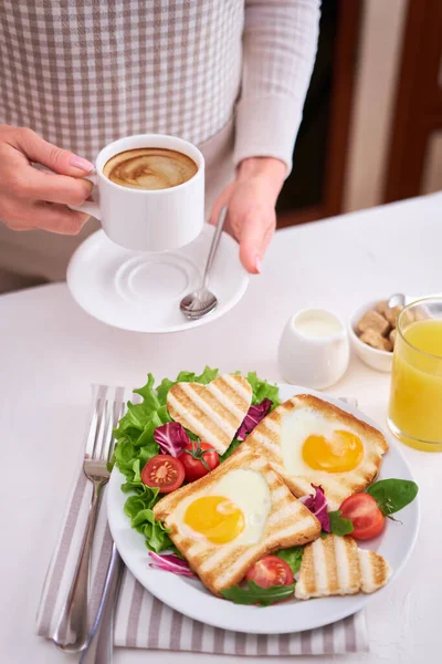 Heart Shaped Fried Egg Toast Bread Cup Fresh Hot Espresso — Stockfoto