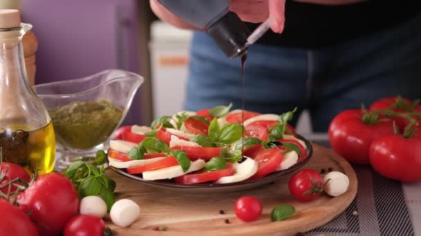 Pouring Balsamic Sauce Caprese Salad Cherry Tomatoes Mozzarella Cheese Balls — Vídeos de Stock