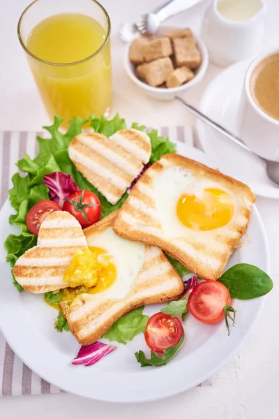 Heart Shaped Fried Egg Toast Bread Cup Fresh Hot Espresso — Stockfoto