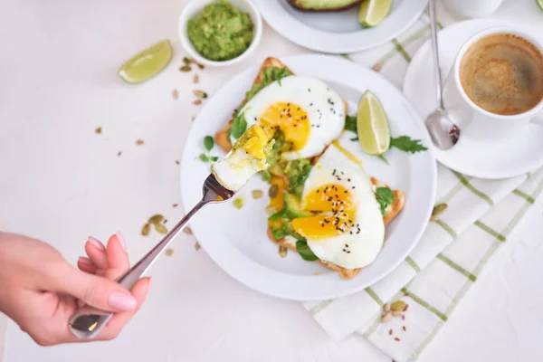 Healthy Breakfast Snack Sliced Avocado Fried Egg Toasted Bread Cup — Photo