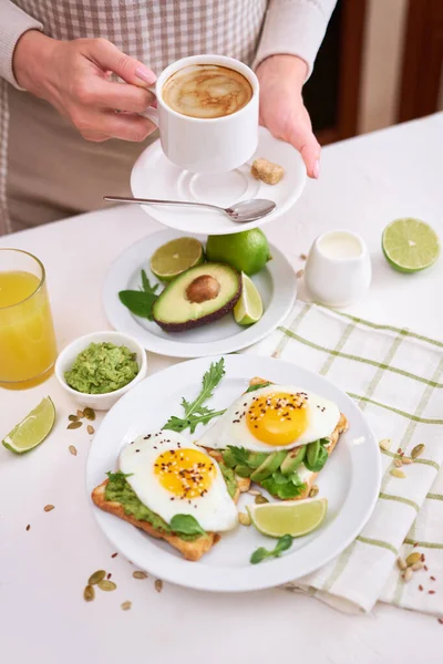Healthy Breakfast Snack Sliced Avocado Fried Egg Toasted Bread Cup — Photo