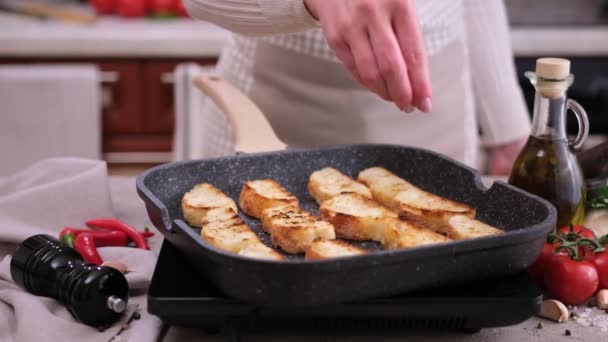 Toasting Slices Baguette Grill Frying Pan — Vídeos de Stock