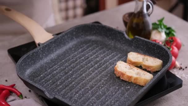 Toasting Slices Baguette Grill Frying Pan — Stockvideo