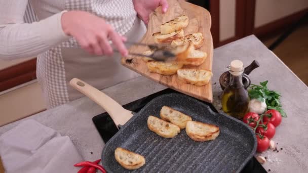 Woman Putting Toasted Bread Wooden Board Grill Frying Pan — ストック動画