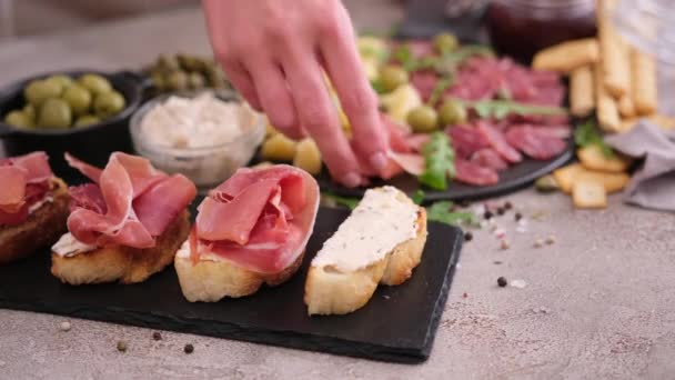 Bruschetta Prosciutto Jamon Ham Cream Cheese Stone Serving Board — Wideo stockowe