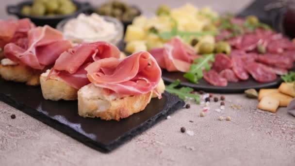 Bruschetta Prosciutto Jamon Ham Cream Cheese Stone Serving Board — Stockvideo